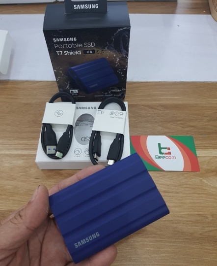 ổ cứng SSD Samsung Portable T7 Shield Portable 1TB 2.5" (MU-PE1T0R/WW) (Xanh)